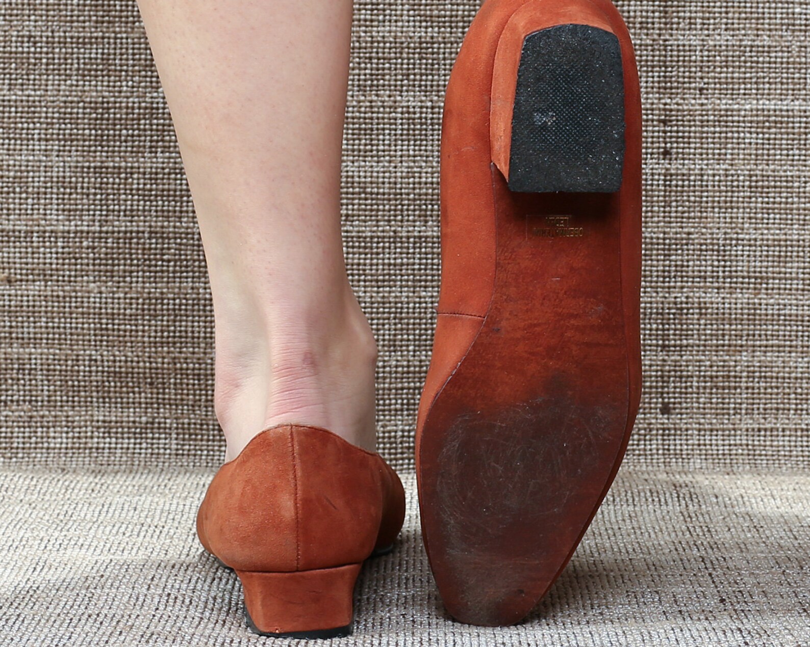 us women 8.5 rustic suede leather flats 80s brown ballet flats formal office low heel pumps vintage shoes 1980s leather sole . e