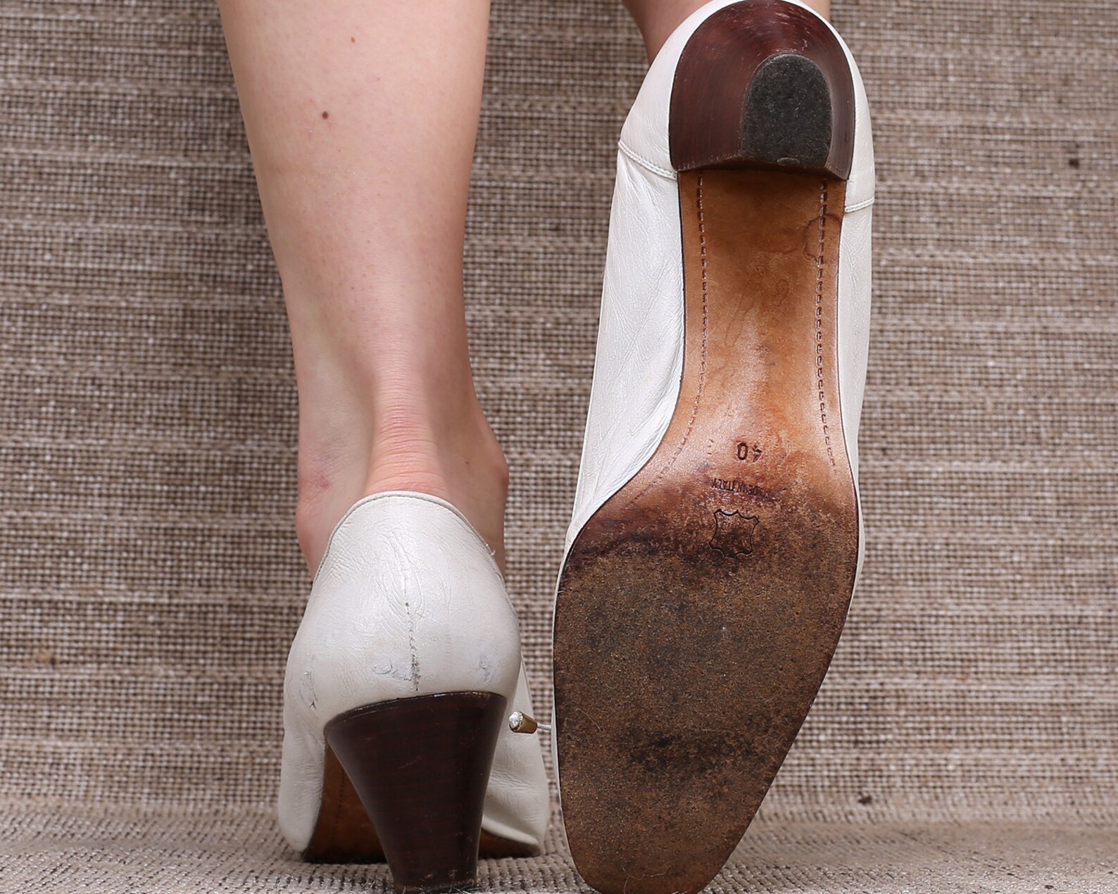us size 9.5 white leather flats 80s oxford pumps white string tie ballet slip ons stacked heel vintage shoes 1980s italy made. e