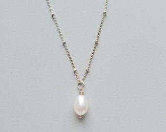 Freshwater Pearl Pendant, Small Pearl Pendant, June Birthstone Jewelry Gifts for Her, Bridesmaid Pearl Necklace