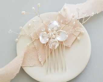 Pearl Flower Comb, Pearl Flower Head Piece, Pearl Crystal Hair Comb, Bridal Hair Piece Flower, Freshwater Pearl Wedding Hair Comb