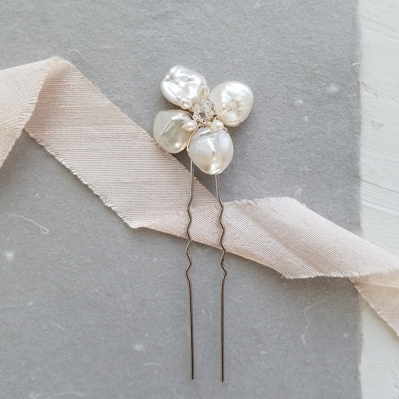 Pearl Flower Hair Pin, Freshwater Pearl Hair Pin, Pearl Bridal Hair Pin, Pearl Wedding Accessories, Bridal Hair Pin Silver, Floral Hair Pin Silver