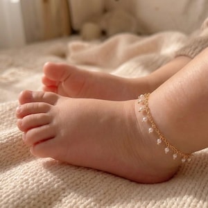 Baby Pearl Anklet bracelet, Toddler Gold Anklet, Kids Pearl Anklet, Flower Girl Gift, Pearl Jewelry, First Birthday Gift, Gift for Daughter