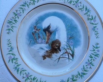 Vintage AVON  "Swan's Gentle Moments" 8.5" Decorative Plate, E.Wedgewood