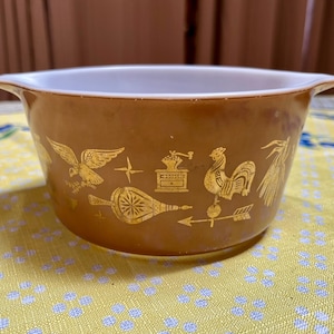 Pyrex Vintage Early American Brown Gold Pattern Cinderella 1 Quart Bowl Free Shipping