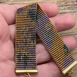 Handloomed Beaded Bracelet in Metallic Iridescent Shades