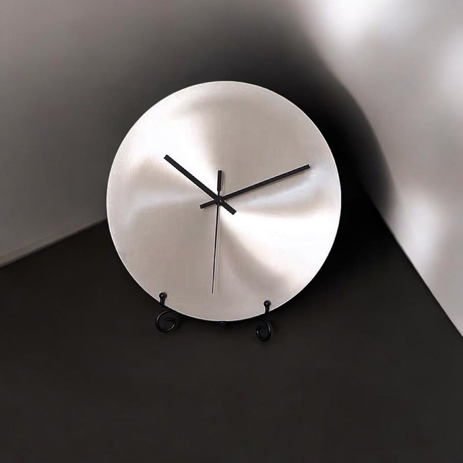Minimal Metallic Wall Clock, Modern Numberless Clock for Living Room ...