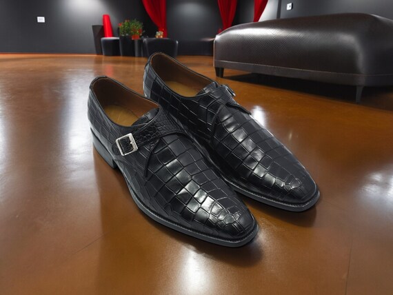 Crocodile pattern shoes best sale