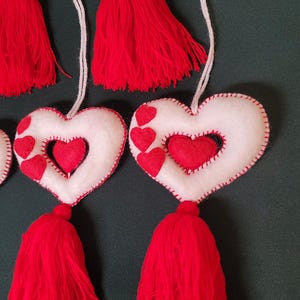 Borlas de corazón mexicano vibrantes - Bordado hecho a mano - Colores brillantes - Colección del día de San Valentín