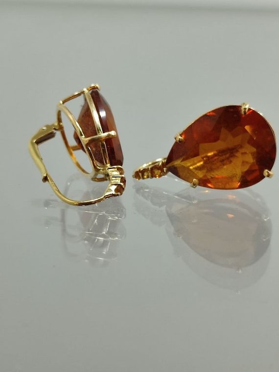 Stunning 18ct Gold Earrings with Large Pear Cut Or