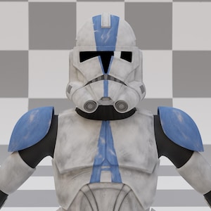 Può includere: Rappresentazione dettagliata di un casco e un'armatura da Clone Trooper bianchi e blu. Il casco presenta fessure per gli occhi nere e una striscia blu. L'armatura ha spalline e dettagli blu. Lo sfondo è un motivo a scacchi.