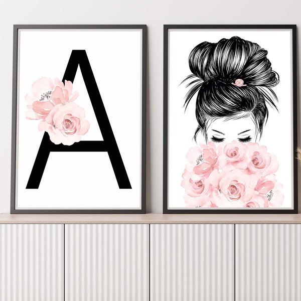 Set van 2 designer meisje tiener kunst aan de muur. Vrouwenschets die naar rozen kijkt en gepersonaliseerde eerste print met bijpassende rozen. Meisjes slaapkamer kunst