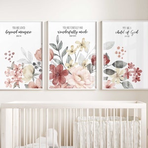 Arte de parede Boho Nursery, decoração de berçário de flores silvestres, berçário floral, decoração de berçário de menina, berçário de flores vintage, versículo bíblico, arte de parede cristã
