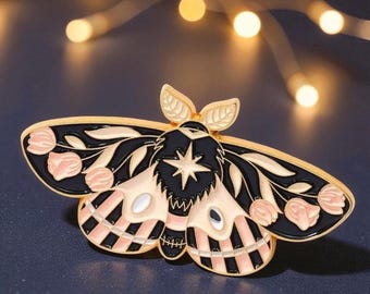Broche de esmalte com mariposa floral graciosa: acessório místico para lapela