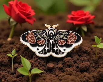 Broche de esmalte com mariposa rosa em posição de ataque: acessório místico para lapela.