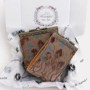 Cartera con 11 y 17 ranuras para tarjetas, billetera de alfombra cosida a mano, bolsa de identificación vintage con cierre de beso, tarjetero con cierre, regalo para ella, lista para regalar, color camello aterciopelado
