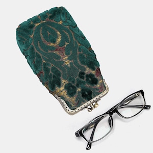 Handsewn Carpet Eyeglasses Case-Vintage Double Kiss Lock Sunglasses Bag-Vintage Sunglasses Pouch-Travel Sunglasses Bag-Velvet Jade Green
