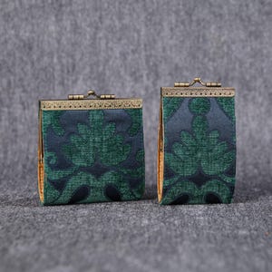 Cartera con 11 y 17 ranuras para tarjetas, billetera de alfombra cosida a mano, bolsa de identificación vintage con cierre de beso, tarjetero con cierre, regalo para ella, lista para regalar, color verde cazador Queen
