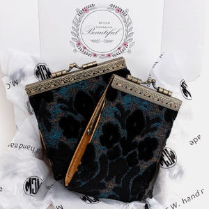 Cartera con 11 y 17 ranuras para tarjetas, billetera de alfombra cosida a mano, bolsa de identificación vintage con cierre de beso, tarjetero con cierre, regalo para ella, lista para regalar, terciopelo negro