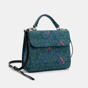 Bolso de mano artesanal con asa superior, cartera con solapa frontal y bandolera para el Aeropuerto de Portland PDX