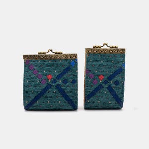 Cartera con 11 y 17 ranuras para tarjetas - Cartera de alfombra cosida a mano - Estuche vintage para identificación con cierre de beso - Tarjetero con cierre - Regalo para ella - Listo para regalar - Aeropuerto PDX de Portland