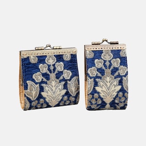 Cartera con 11 y 17 ranuras para tarjetas - Cartera de alfombra cosida a mano - Estuche vintage para identificación con cierre de beso - Tarjetero con cierre - Regalo para ella - Azul flor victoriano/dorado