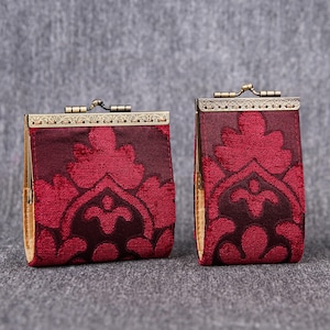 Cartera con 11 y 17 ranuras para tarjetas, cartera de alfombra cosida a mano, bolsa de identificación vintage con cierre de beso, tarjetero con cierre, regalo para ella, lista para regalar, Queen Wine
