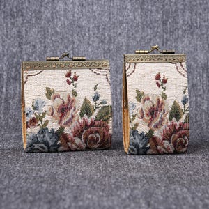 Cartera con 11 y 17 ranuras para tarjetas, billetera de alfombra cosida a mano, bolsa de identificación vintage con cierre de beso, tarjetero con cierre, regalo para ella, lista para regalar, color crema floral