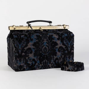Bolsa Gladstone - Bolsa Carpet Doctor - Bolsa de fim de semana vitoriana - Bolsa de ombro com armação - Bolsa Genevieve em veludo queimado preto