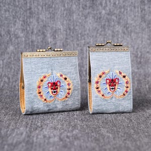 Cartera con 11 y 17 ranuras para tarjetas, cartera de alfombra cosida a mano, bolsa de identificación vintage con cierre de beso, tarjetero con cierre, regalo para ella, AHS the Devils Mouth