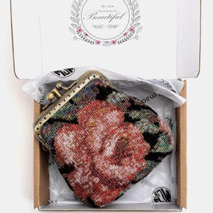 Monedero de alfombra cosido a mano - Monedero vintage con doble cierre de beso - Bolso con cierre de bola - Regalo para ella - Listo para regalar - Rosa floral
