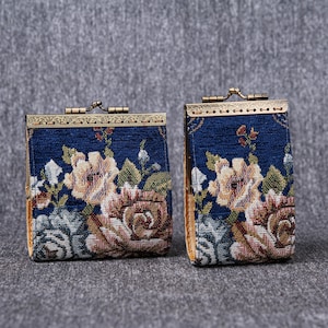 Cartera con 11 y 17 ranuras para tarjetas, billetera de alfombra cosida a mano, bolsa de identificación vintage con cierre de beso, tarjetero con cierre, regalo para ella, lista para regalar, azul floral