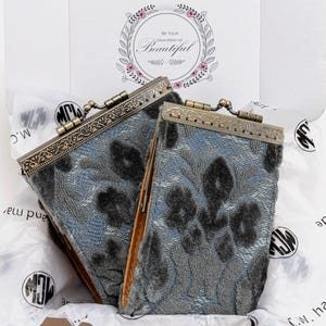 Cartera con 11 y 17 ranuras para tarjetas, billetera de alfombra cosida a mano, bolsa de identificación vintage con cierre de beso, tarjetero con cierre, regalo para ella, lista para regalar, azul acero aterciopelado