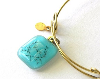 I love Paris!  - Minimalist Elegance  - Adjustable Gold Bangle Bracelet - Paris Motif on Aqua Glass Charm