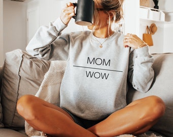 MOM / WOW Crewneck Sweatshirt, Mom Sweatshirt, Mother Crewneck, Gildan 18000, Moederdag Sweatshirt, Mom Cadeau, Moederdag cadeau