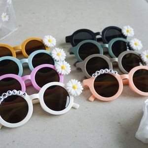 Zonnebril bloemenmeisje, cadeauzakje bloemenmeisje, aangepaste madeliefjestas voor bloemenmeisje, gepersonaliseerde transparante cadeauzakje met lint, bruidsmeisjesvoorstel
