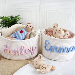 Babyparty-Korb, kundenspezifischer Elfenbein-Blumenmuster-Korb, personalisierter Baumwollname-Seil-Korb, neugeborenes Geschenk, Babyspielzeug-Aufbewahrung