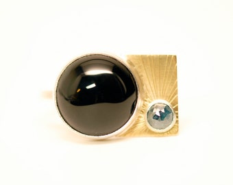 Anillo de ónix Art Déco: oro de 18 quilates y diamante azul natural