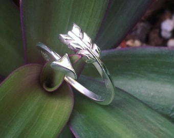 Arrow Ring in Recycled Silver