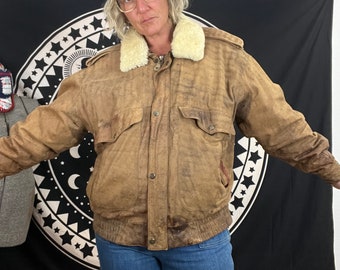 Outback Red vintage 1980’s/90’s aviator leather bomber jacket shearling collar mens or women’s size large