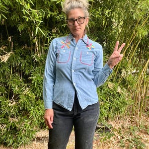 Rappers 1970’s vintage chambray embroidered western button up women’s size small