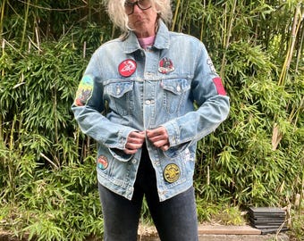 Levi’s 1990’s vintage denim/jean jacket. Tons of patches! Star Wars men’s/women’s size medium/large