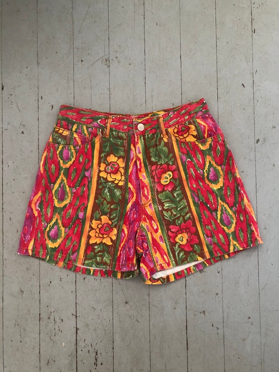 Women's vintage 80's/90's floral cotton shorts. S… - image 1