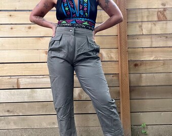 Adorable 1980’s vintage trouser pants Womens size 29 in waist