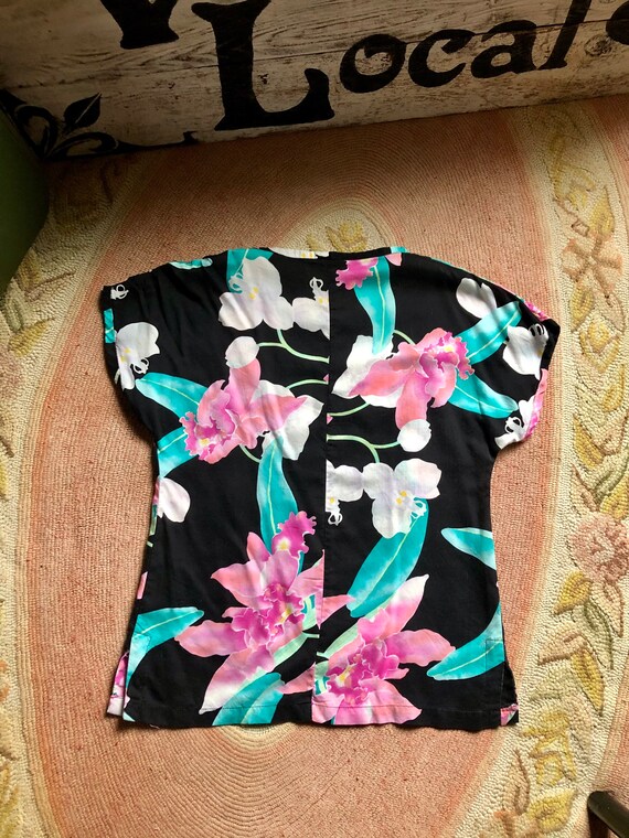 Adorable vintage 1980's floral Hawaiian top. Size… - image 6