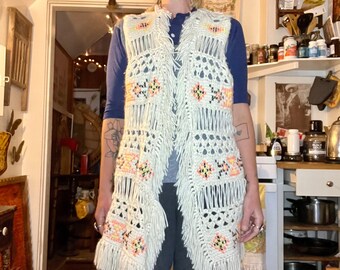 Unbranded vintage 1960’s/70’s floral crochet hippie boho fringed vest womens size M/L