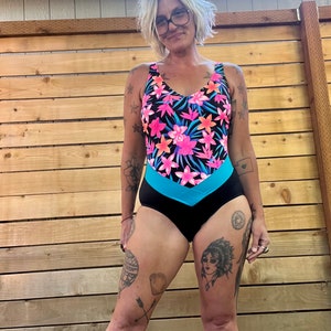 1980’s/90’s vintage floral one piece bathing suit womens size small/medium