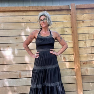 Black halter 1970’s vintage boho crotchet tiered skirt sundress women’s size xsmall ( 24 in waist )