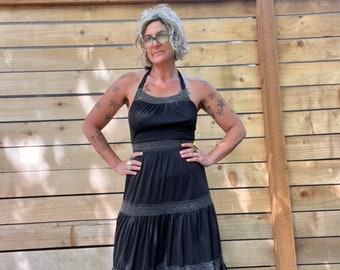 Black halter 1970’s vintage boho crotchet tiered skirt sundress women’s size xsmall ( 24 in waist )
