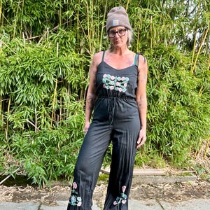 Black cotton floral cutout 1980’s vintage tie spaghetti straps flowy boho hippie jumpsuit size small