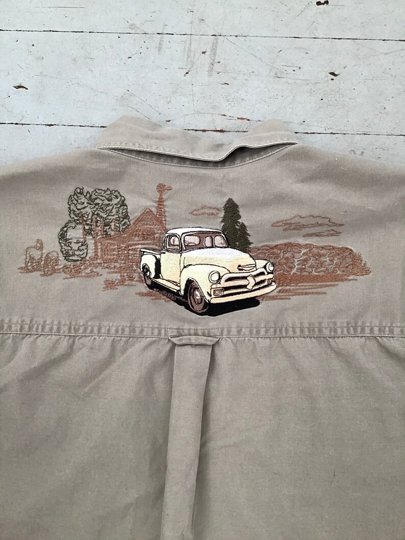 Size mediumlarge Men\u2019s vintage 1990\u2019s vintage car print button up shirt